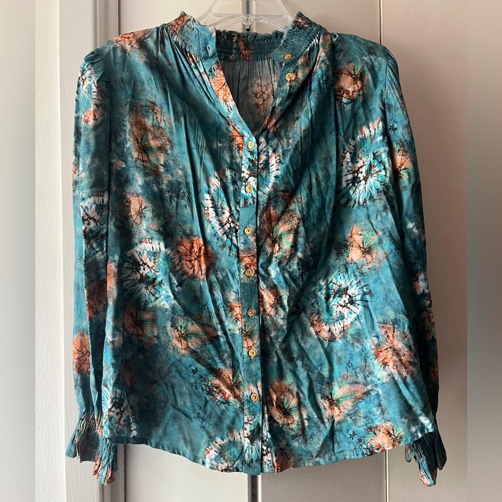 Tolani. XS Button Down Blouse